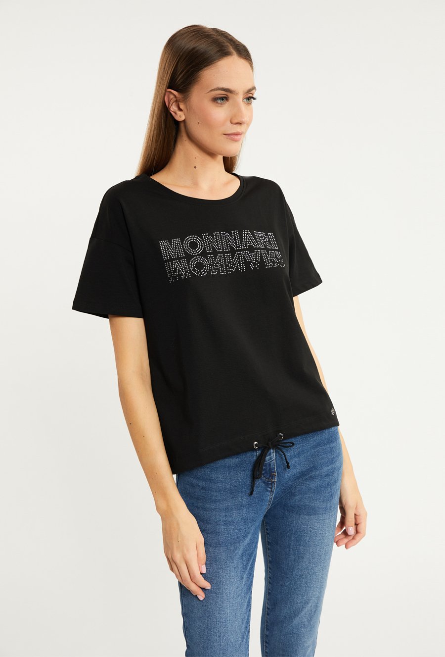 T-shirt z dżetową aplikacją