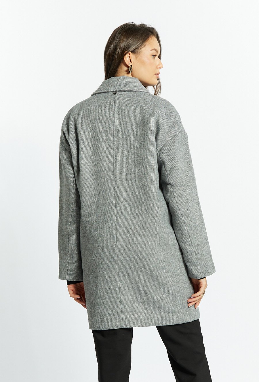 Płaszcz damski z klasycznymi klapami