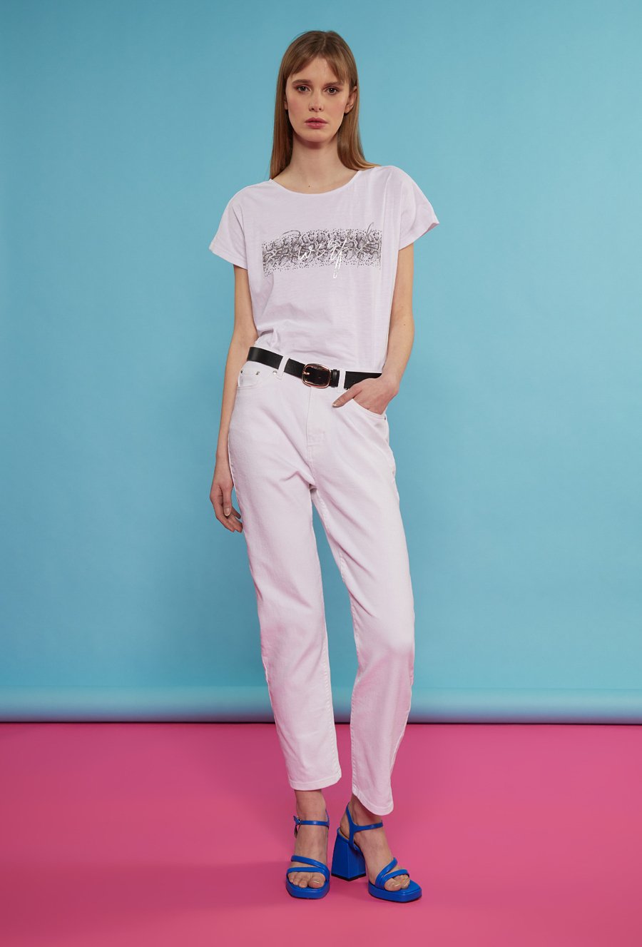 Biały t-shirt z motywem zwierzęcym