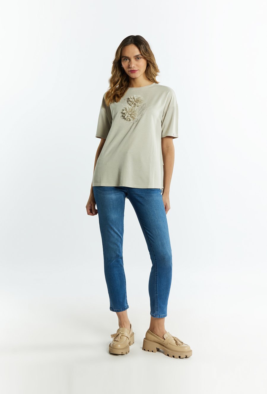 Bluzka damska z ciekawą aplikacją