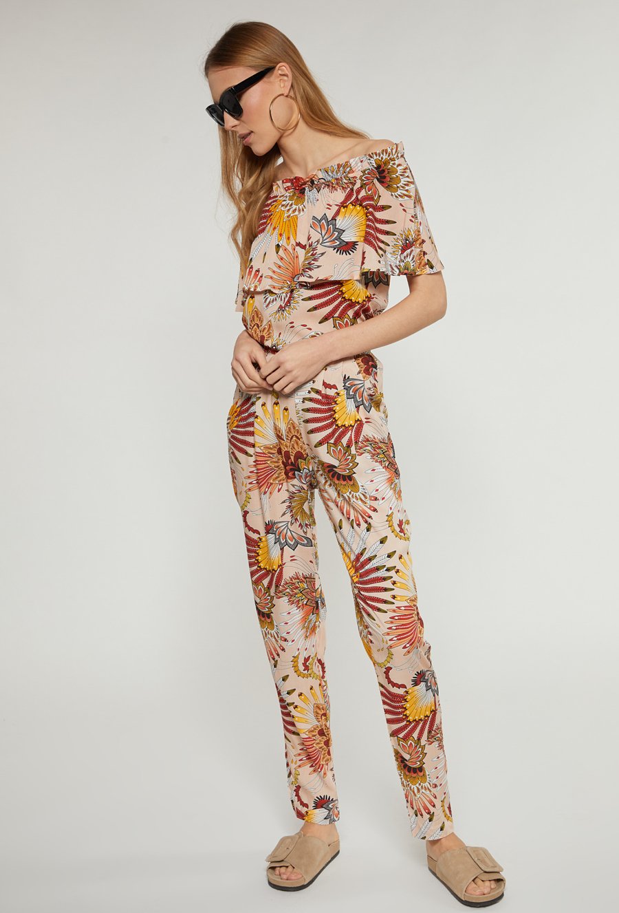 Materiałowe spodnie z wzorem