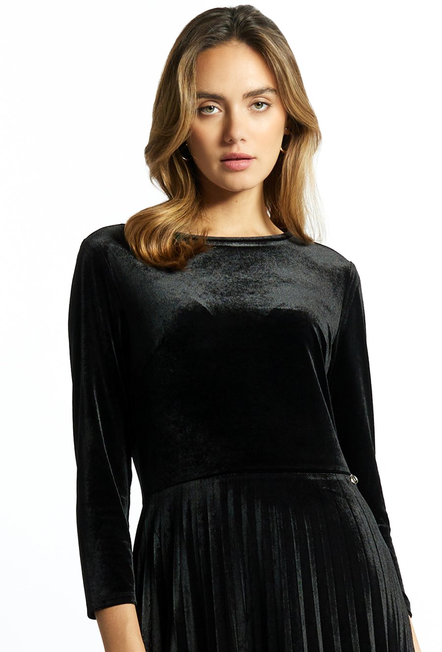 Welurowa sukienka z koronką