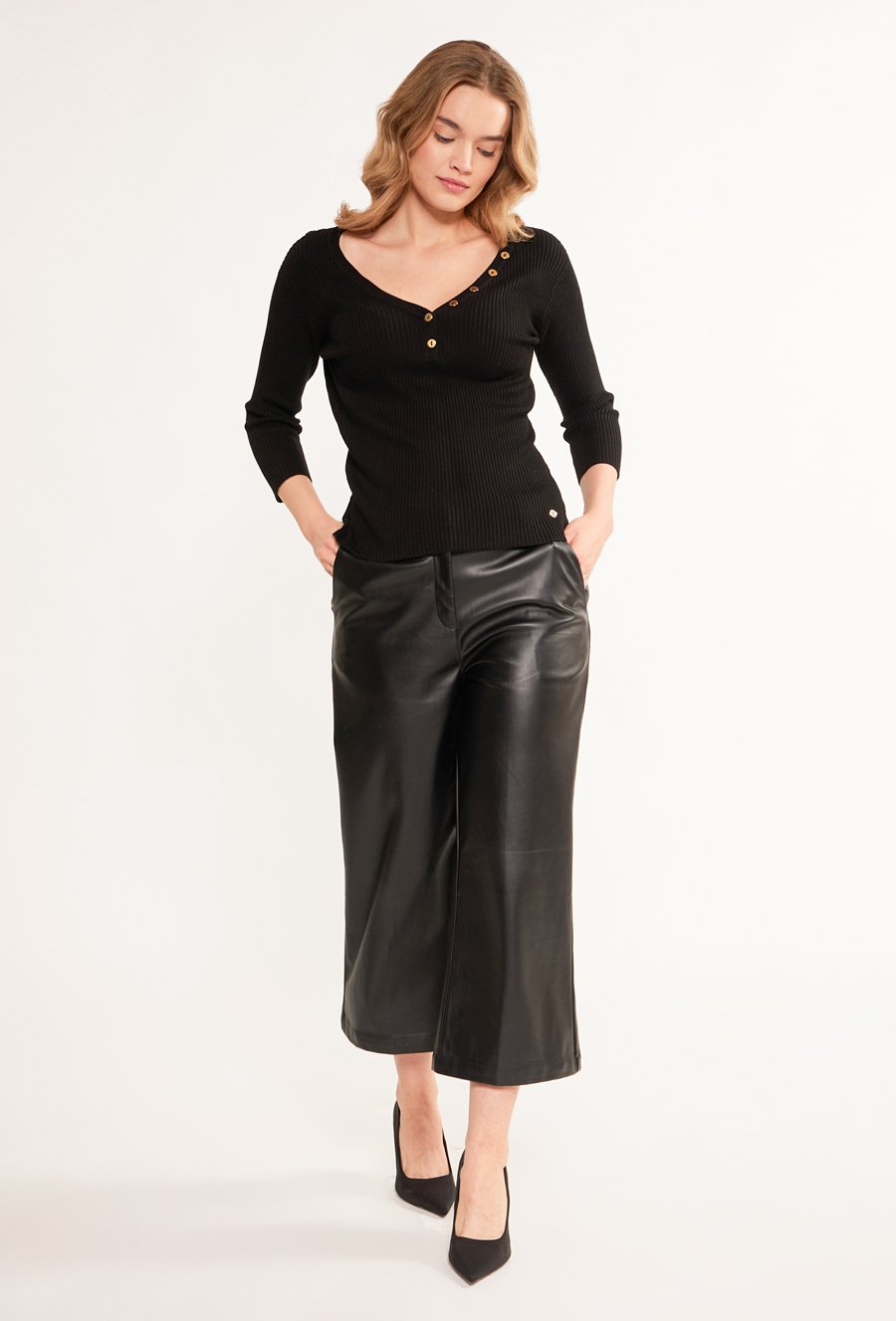 Prążkowany sweter damski