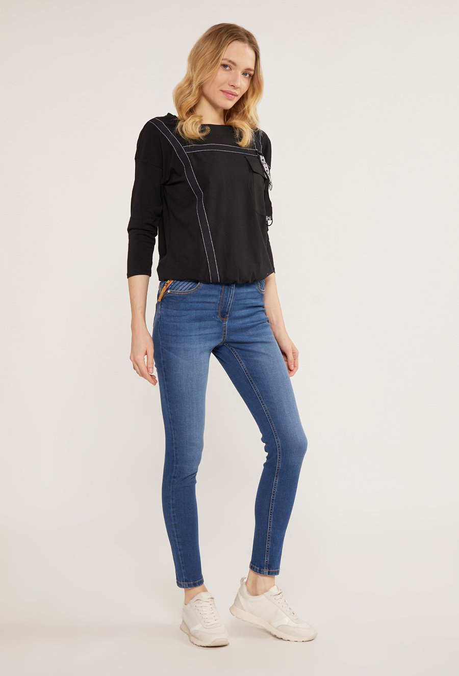 Jeansy z przetarciami