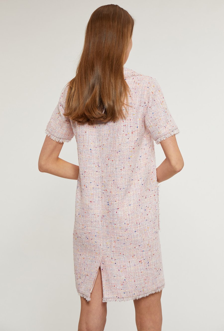 Tweedowa sukienka z kołnierzykiem