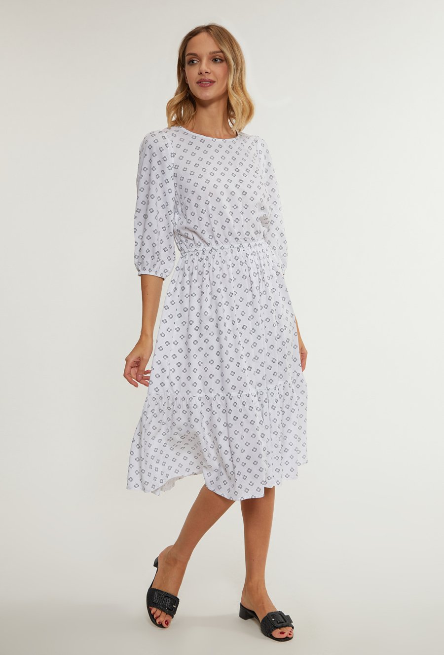 Wzorzysta sukienka midi