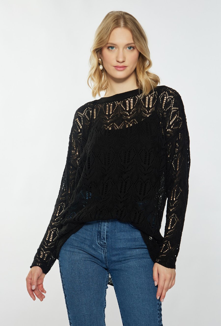 Ażurowy sweter z długim rękawem
