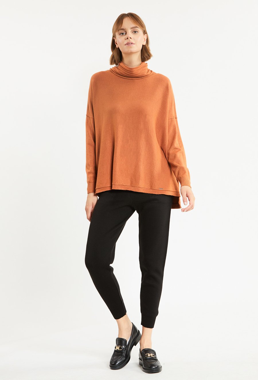 Sweter damski z golfem