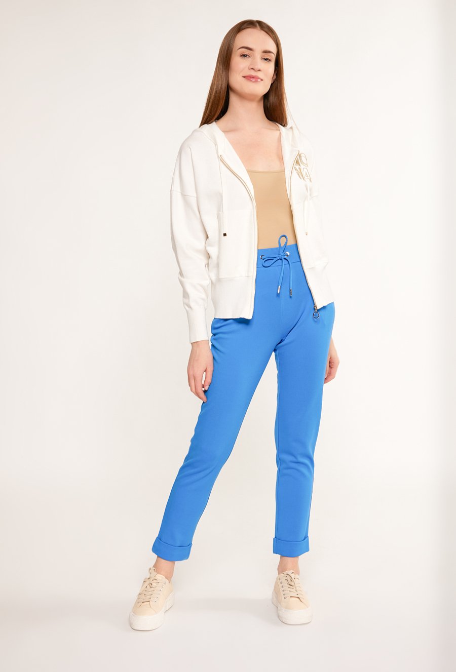 Dzianinowy sweter z kapturem