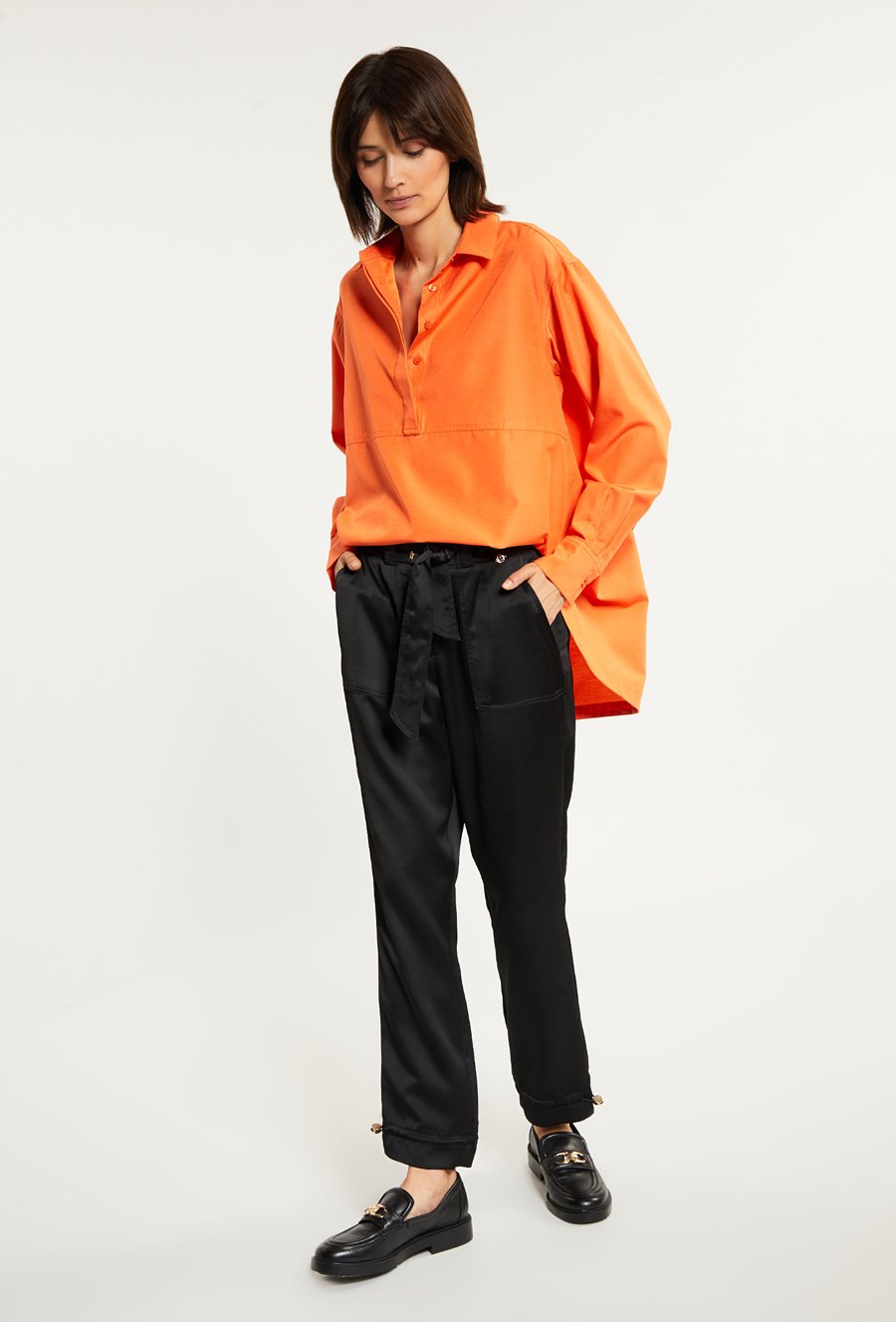 Spodnie na co dzień z połyskującego materiału