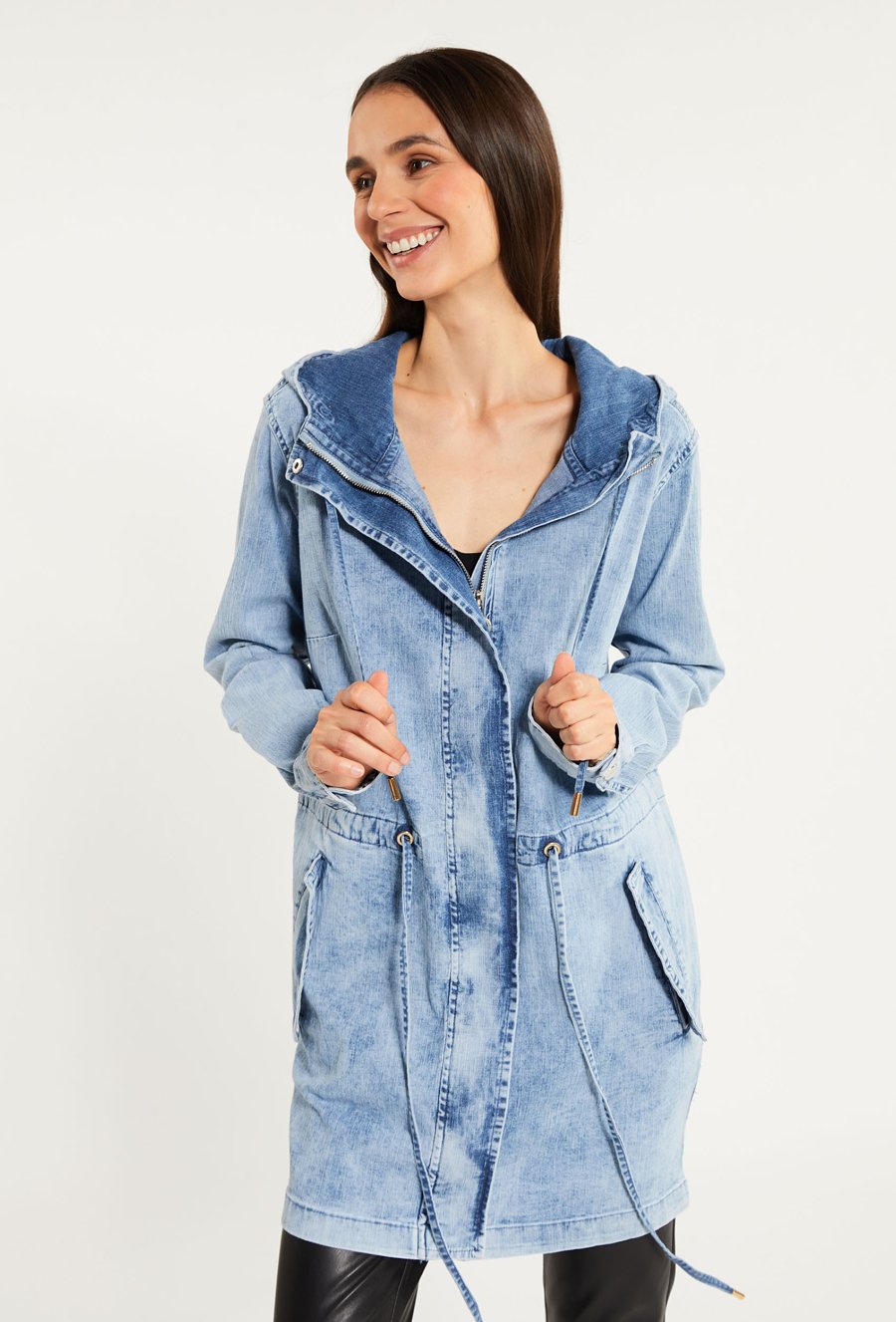 Klasyczny płaszcz damski