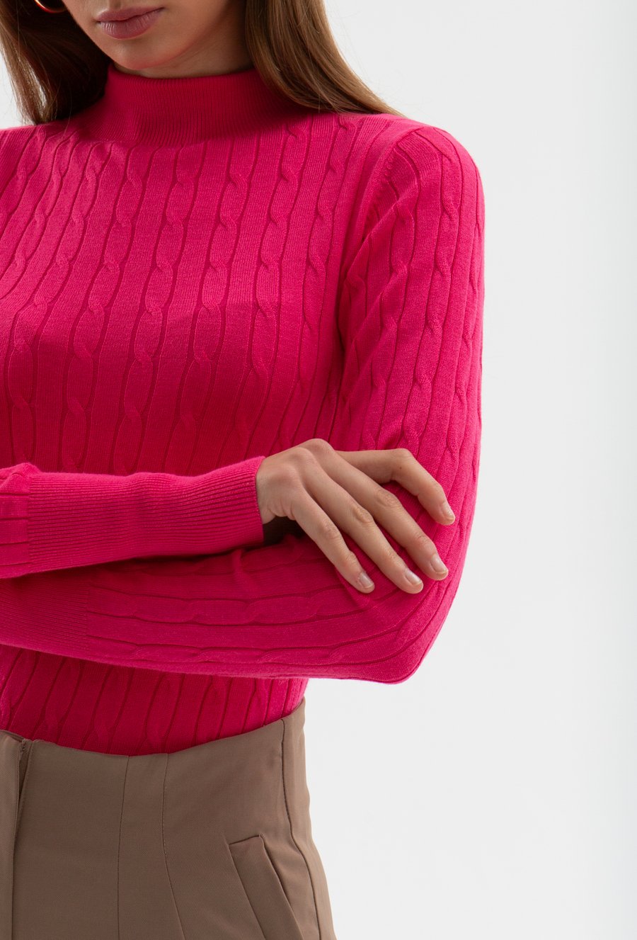 Wiskozowy sweter w warkoczowy splot