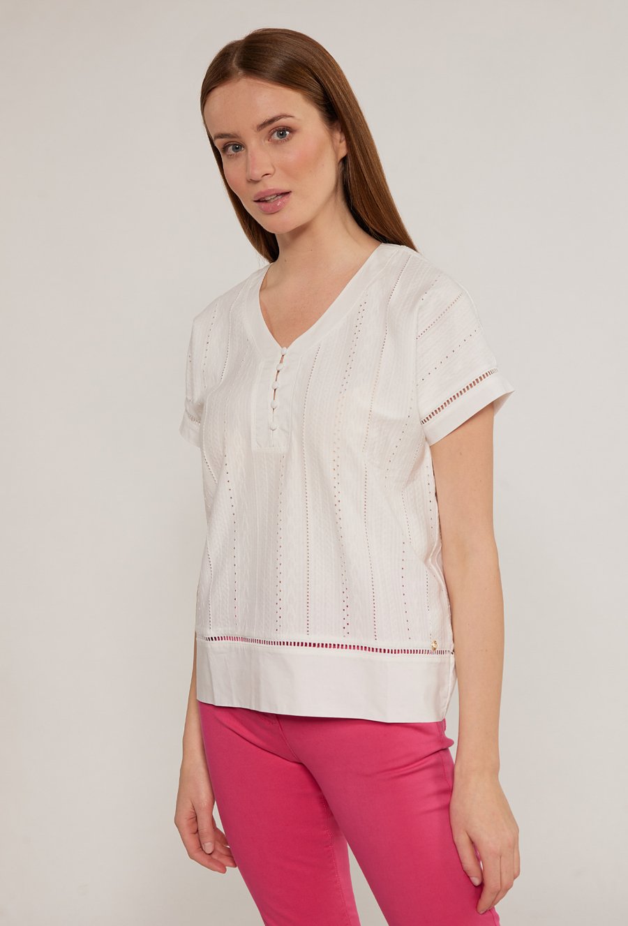 Ażurowa bluzka z ozdobnym dekoltem