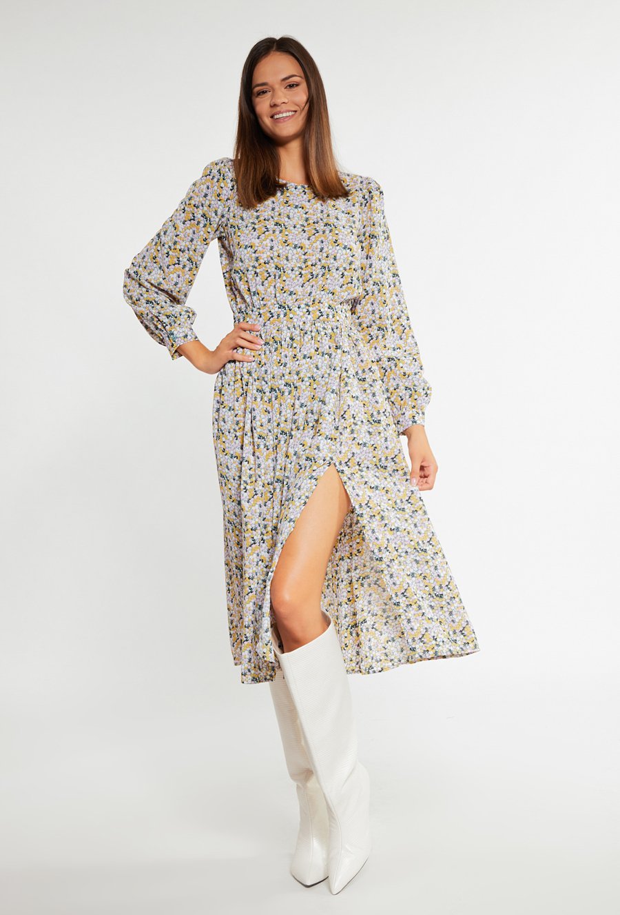 Sukienka w drobne kwiaty