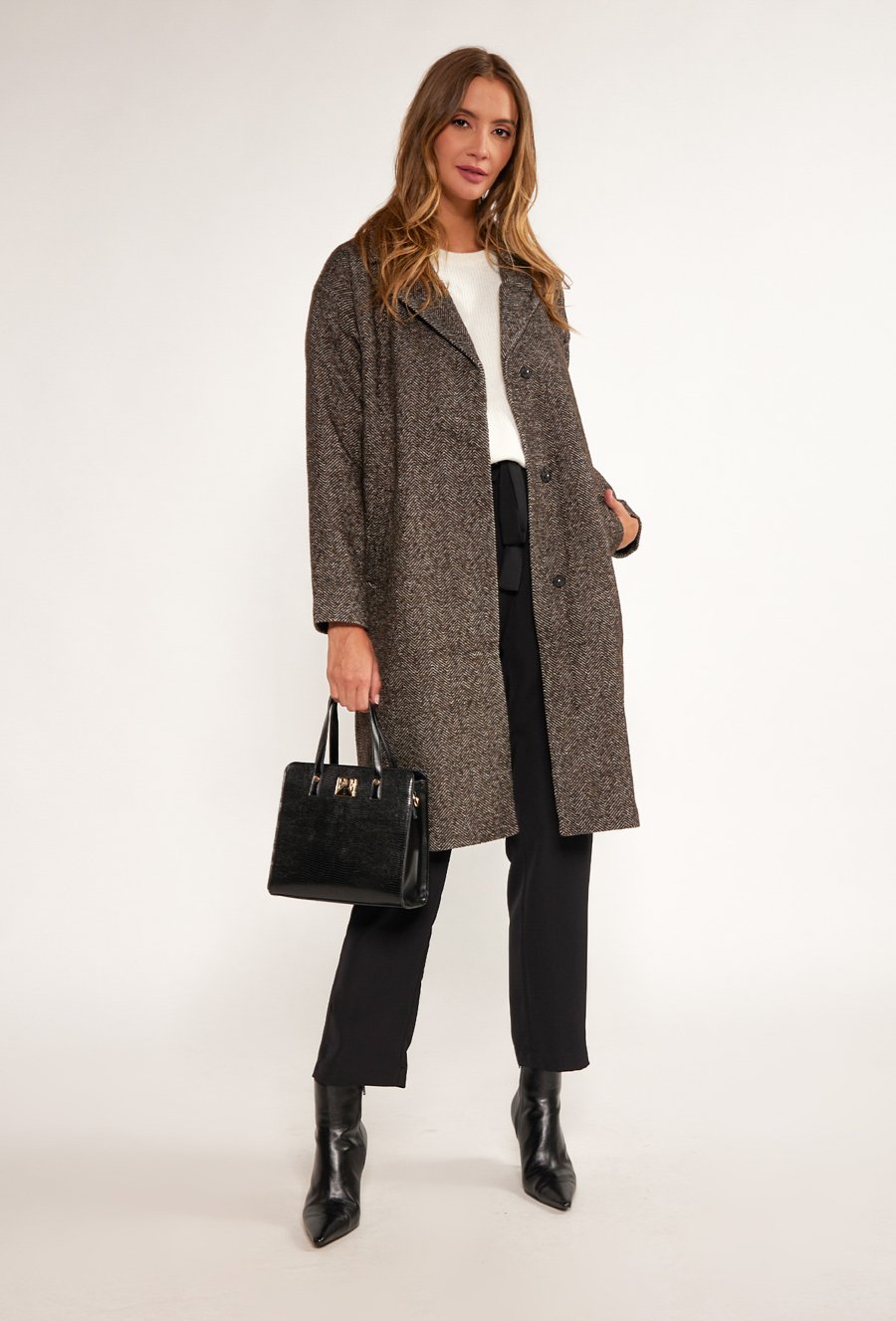 Klasyczny płaszcz w delikatną jodełkę