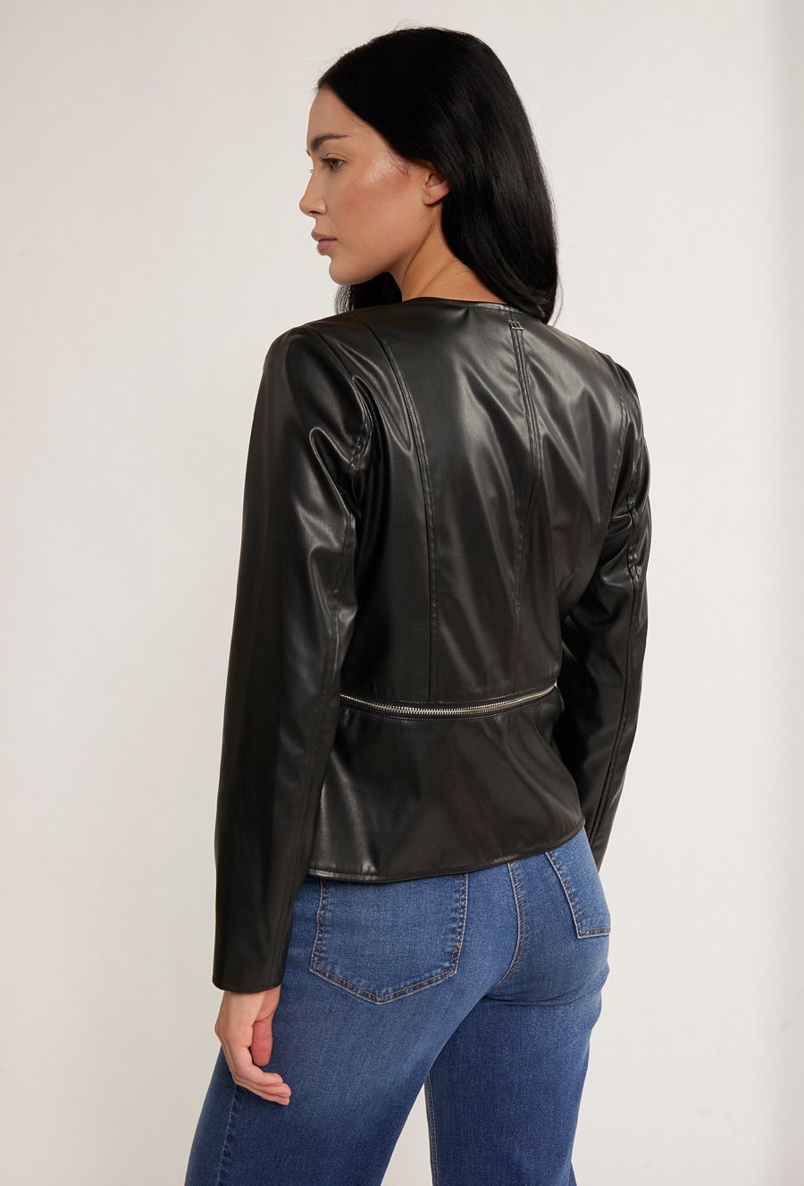 Ramoneska z imitacji sk&oacute;ry