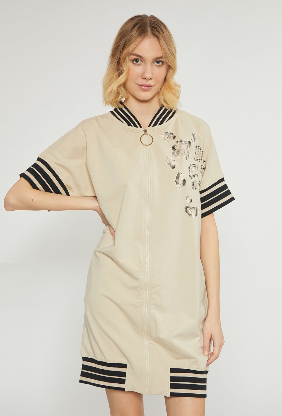 Sukienka damska w sportowym stylu