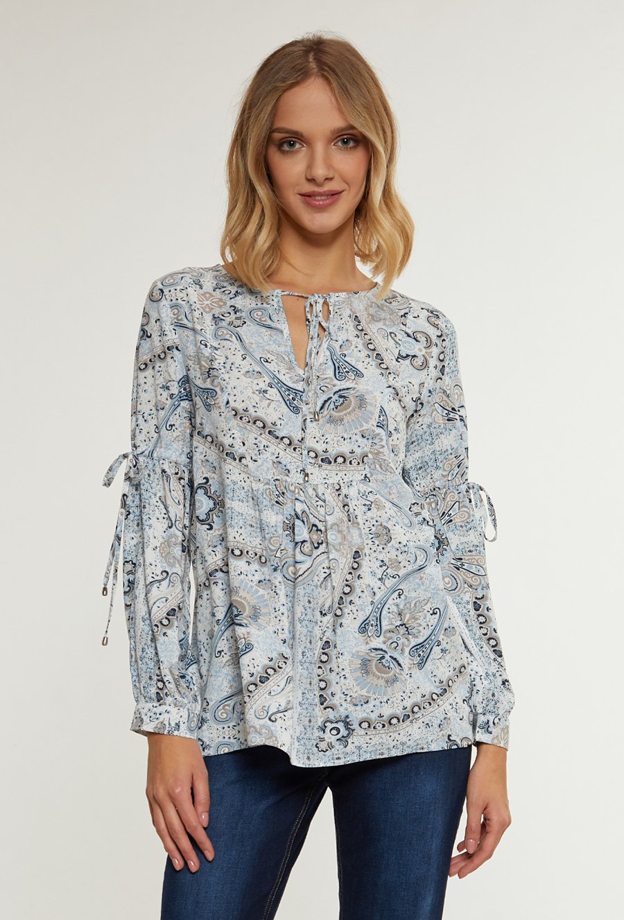 Wzorzysta bluzka z plisowaniem