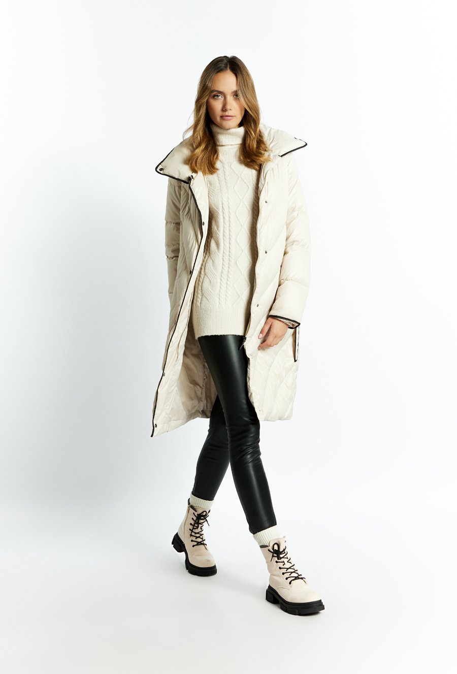 Puchowy płaszcz damski