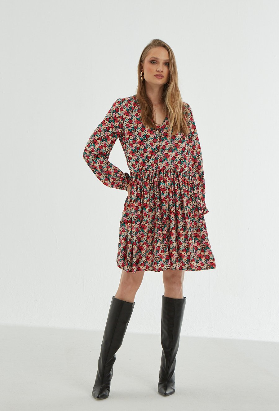 Wiskozowa sukienka w drobne kwiaty