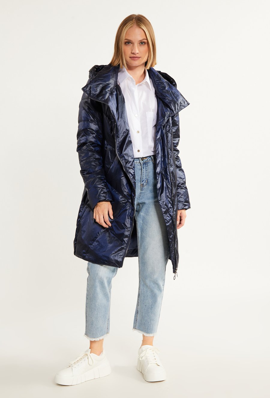 Puchowy płaszcz z kapturem