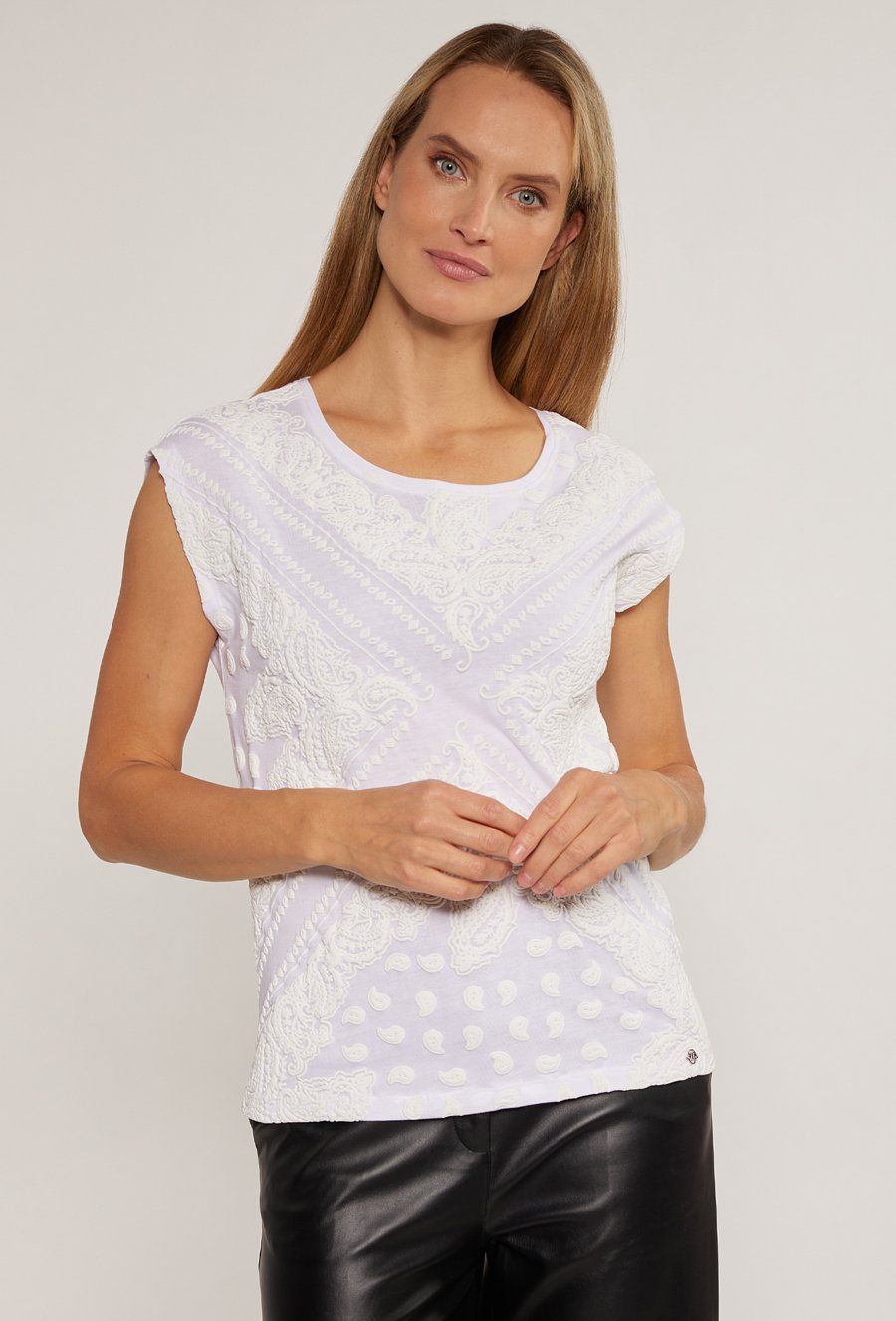 T-shirt damski z ciekawym wzorem