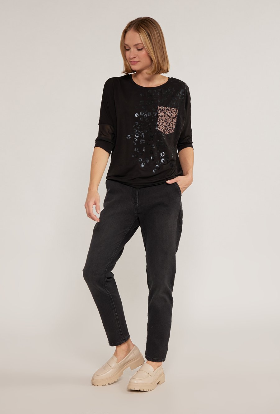 Bluzka damska z ozdobnym printem