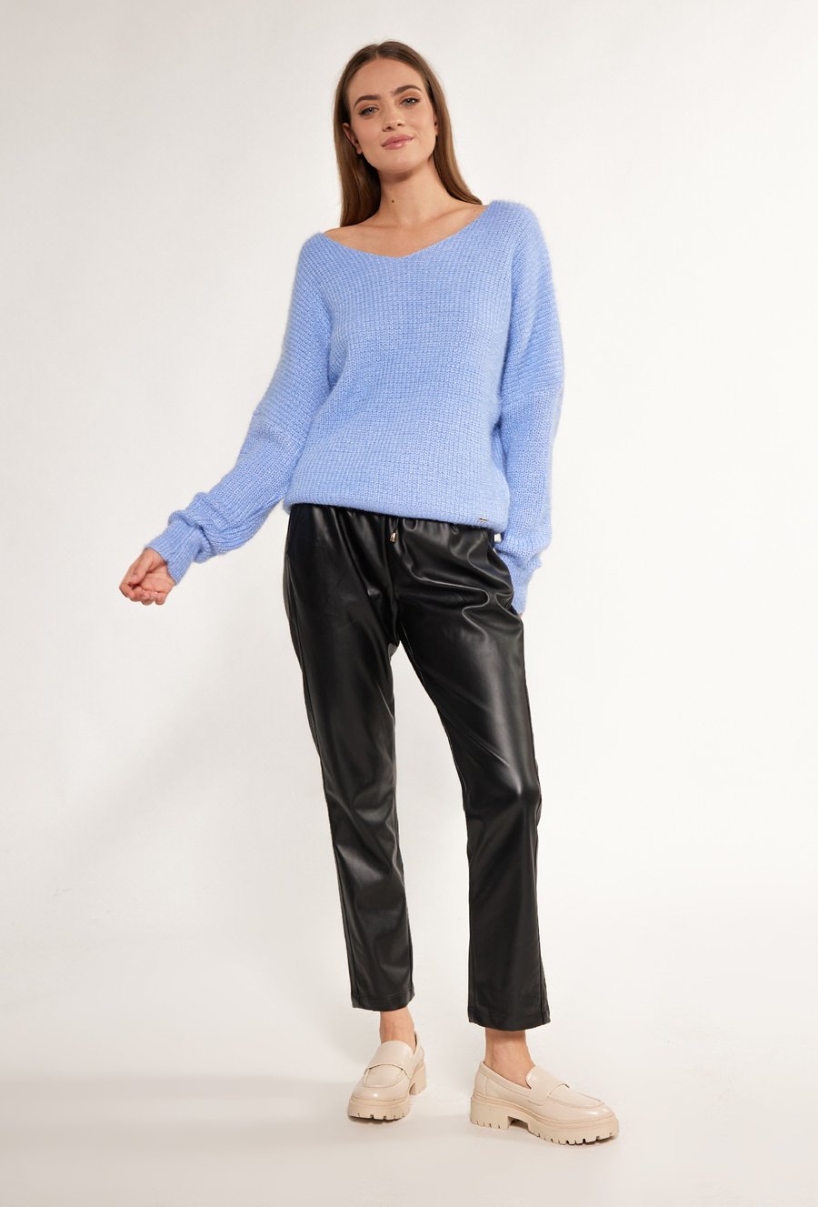 Prążkowany sweter z bufiastymi rękawami