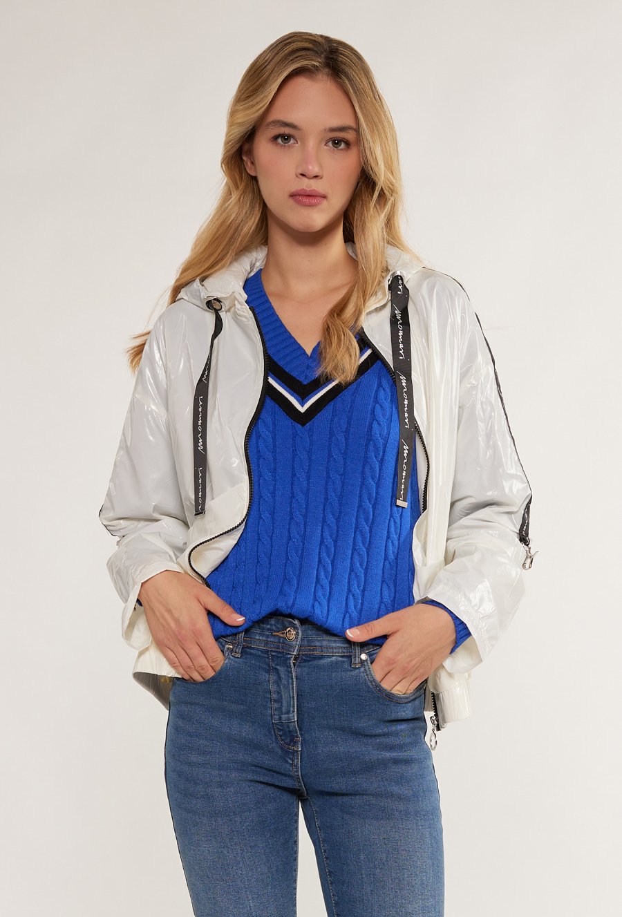 Kr&oacute;tka, przejściowa kurtka