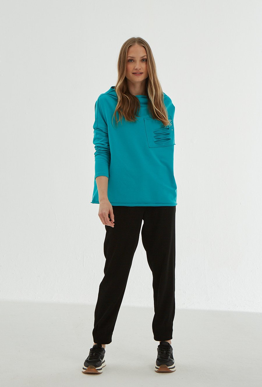 Turkusowa bluza z imitacją kieszeni