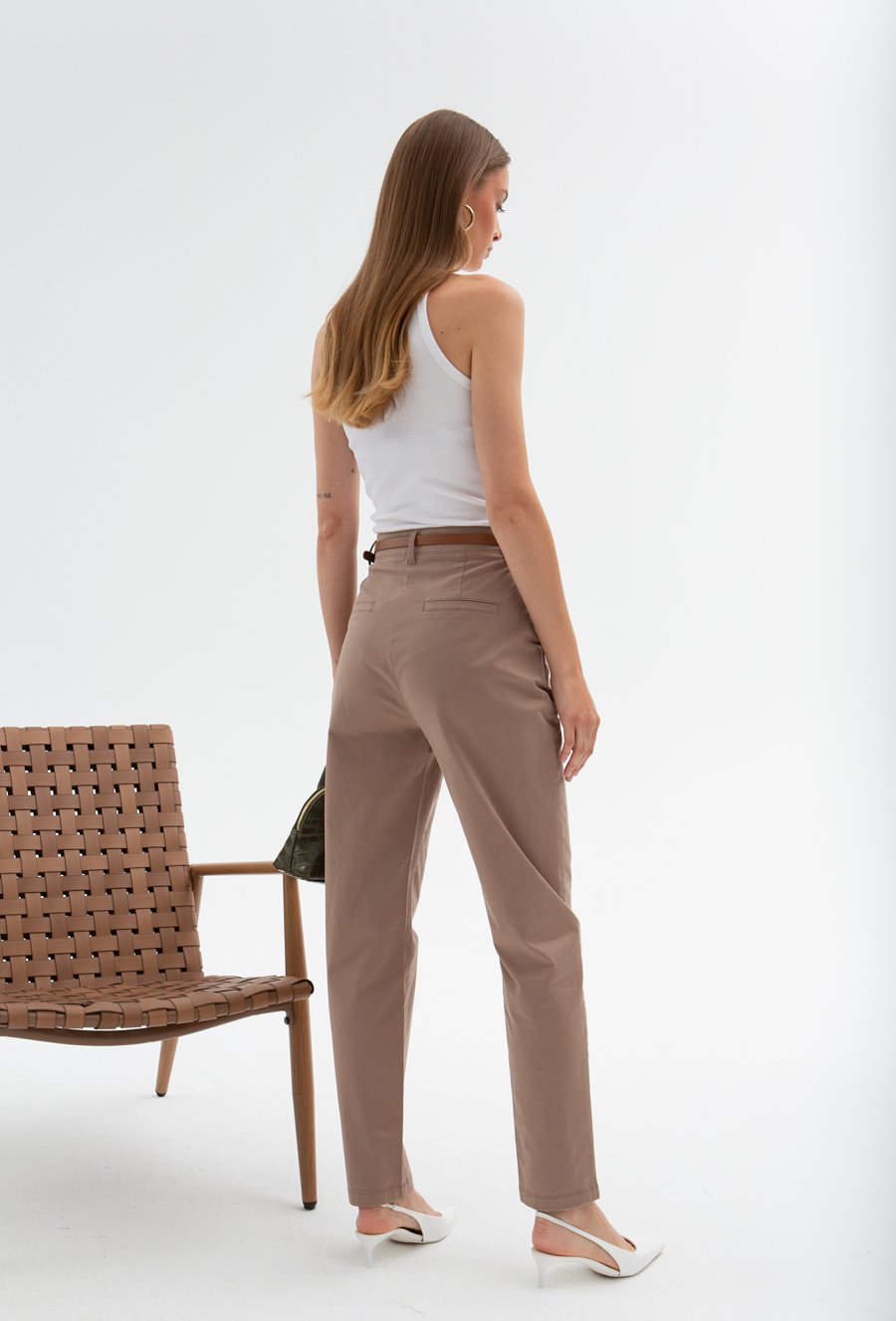 Spodnie typu chinosy z paskiem