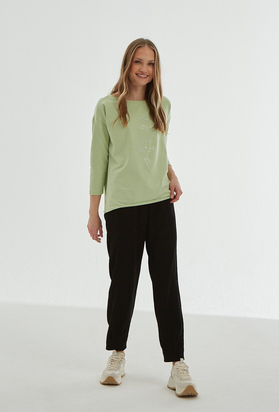 Bluza z aplikacja r&oacute;ży