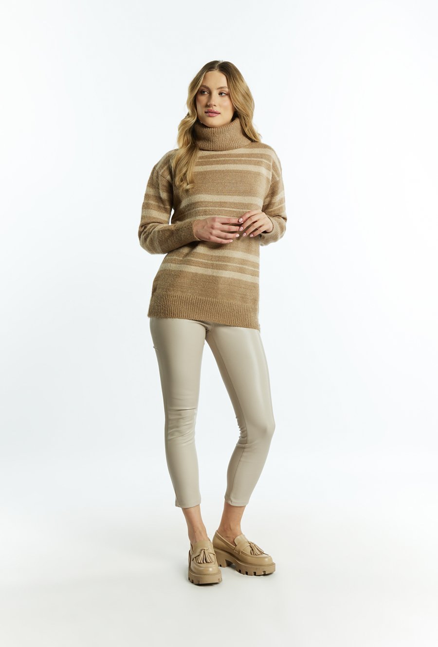 Dłuższy sweter w paski