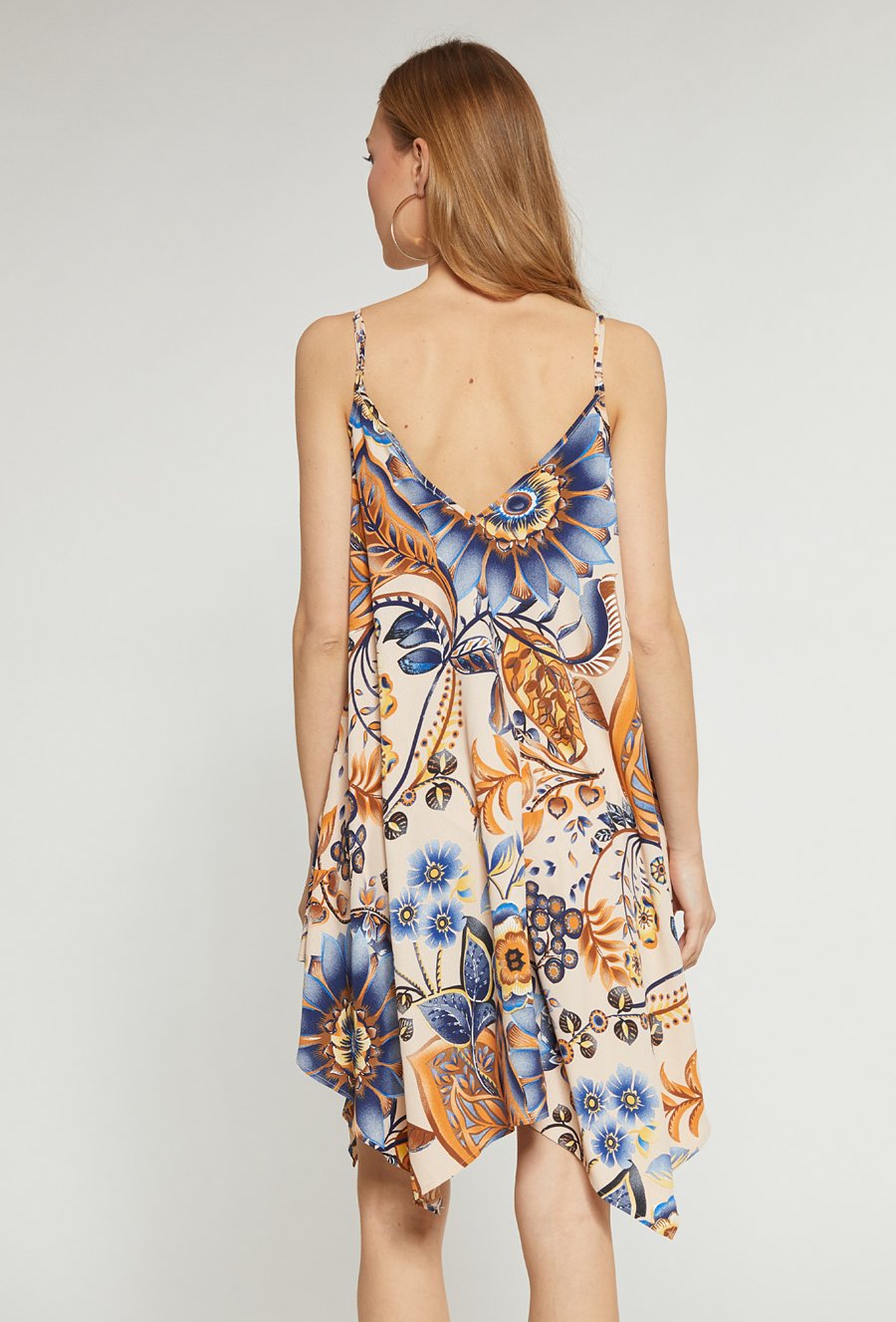 Asymetryczna sukienka na ramiączkach