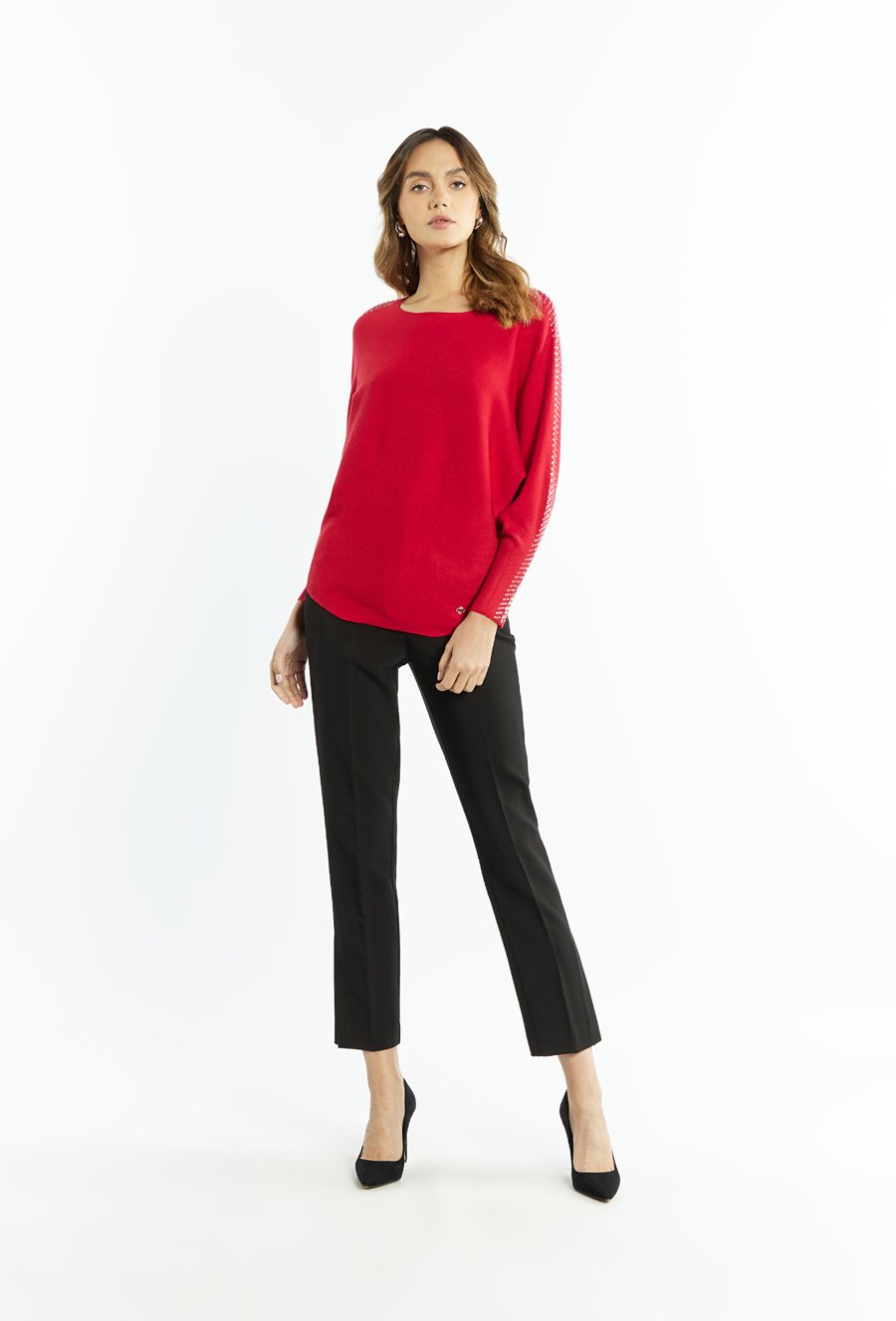 Sweter damski z dżetami na rękawach