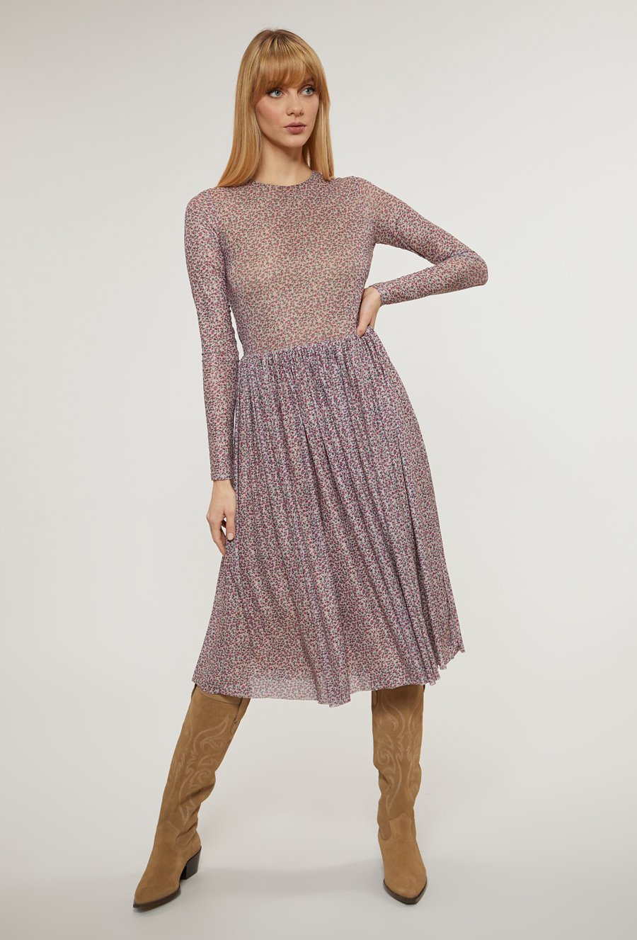 Sukienka midi o kwiatowym wzorze