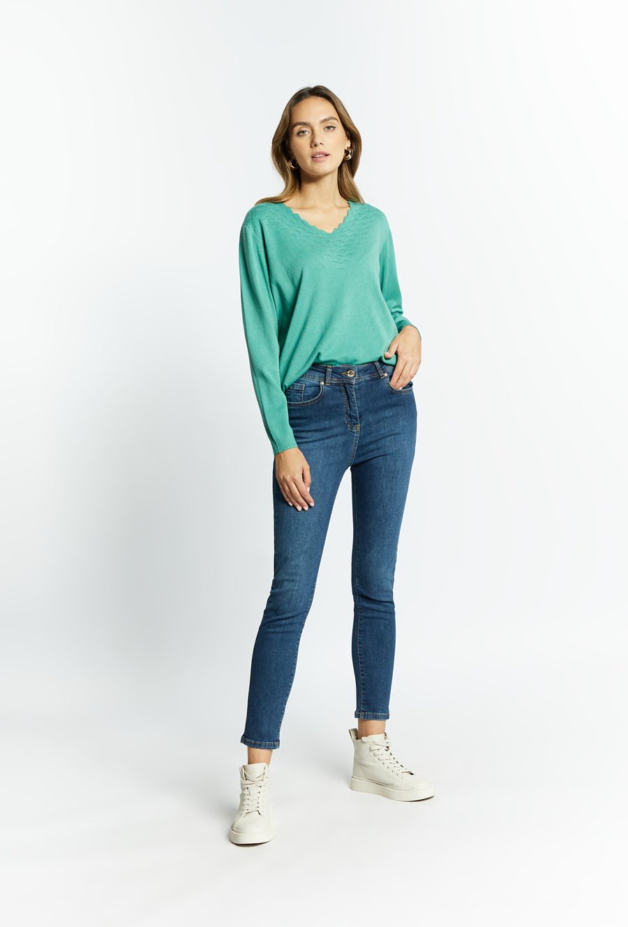 Sweter damski ze zdobieniem