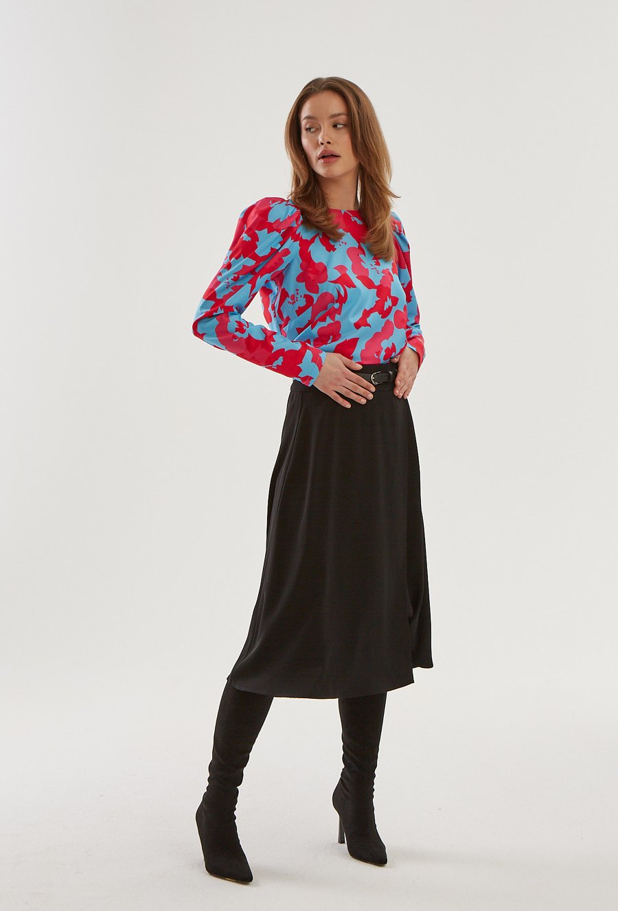 Bluzka z turkusowe - r&oacute;żowe kwiaty