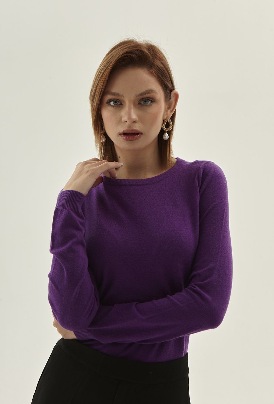 Wiskozowy sweter z kolekcji basic