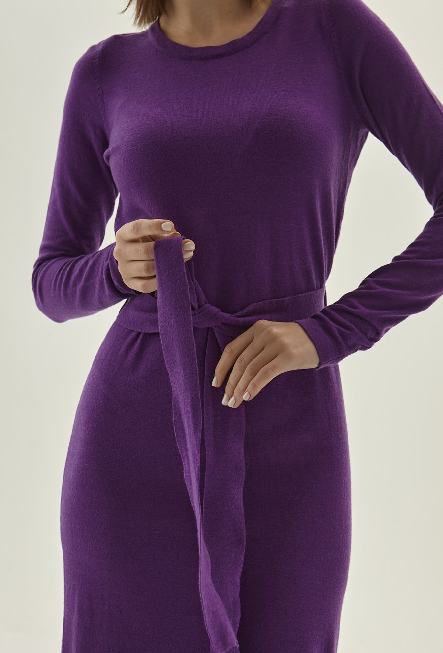 Wiskozowa sukienka z wiązana w tali