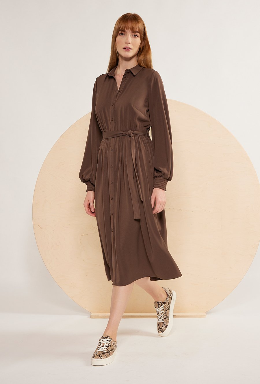 Sukienka z kołnierzykiem