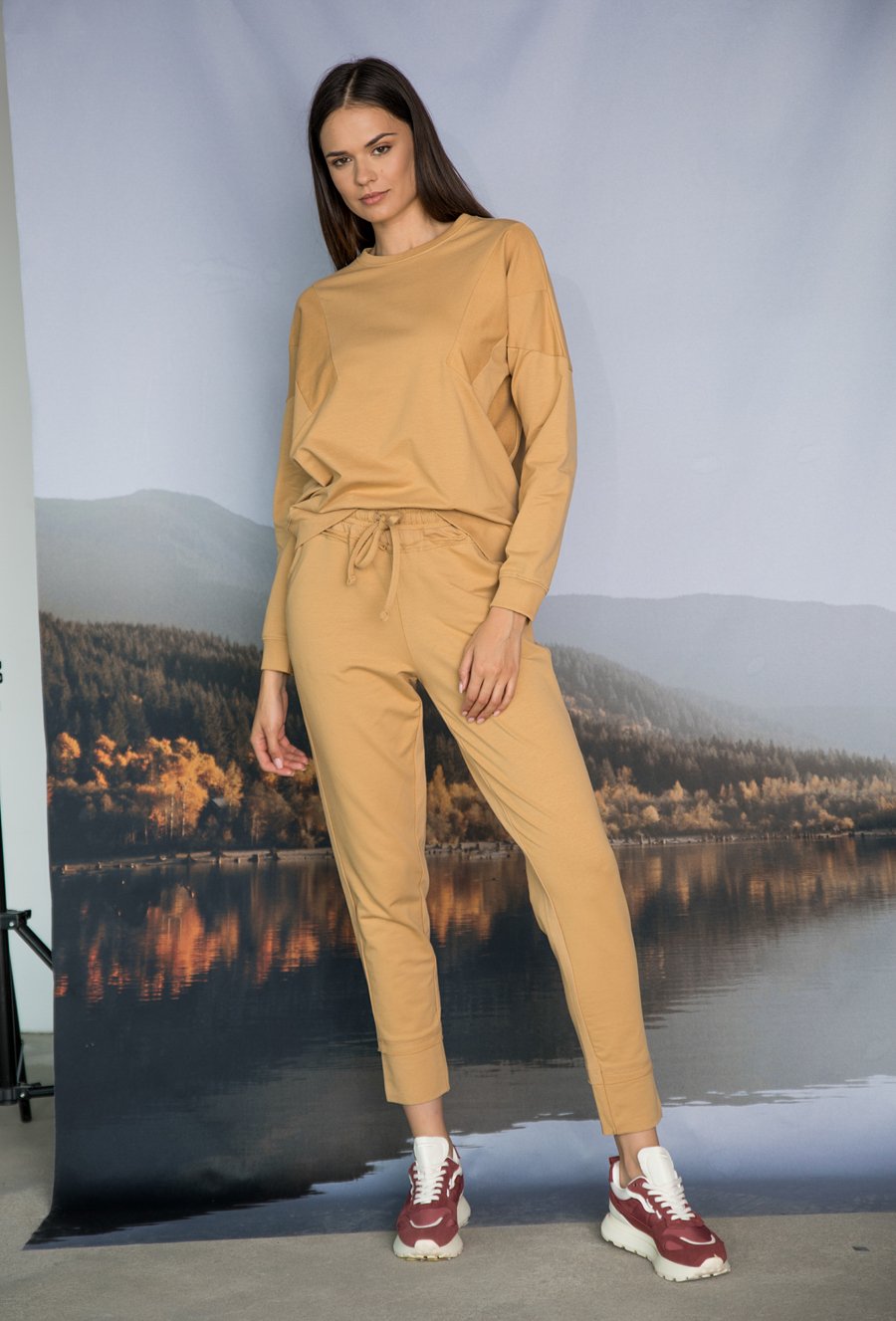 Beżowe spodnie dresowe