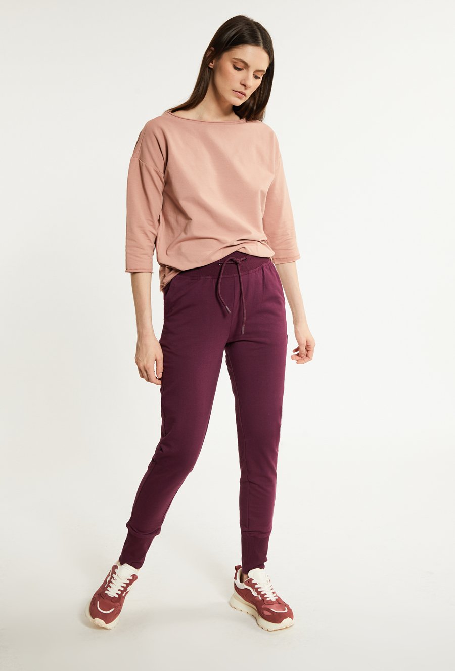 Bordowe spodnie dresowe