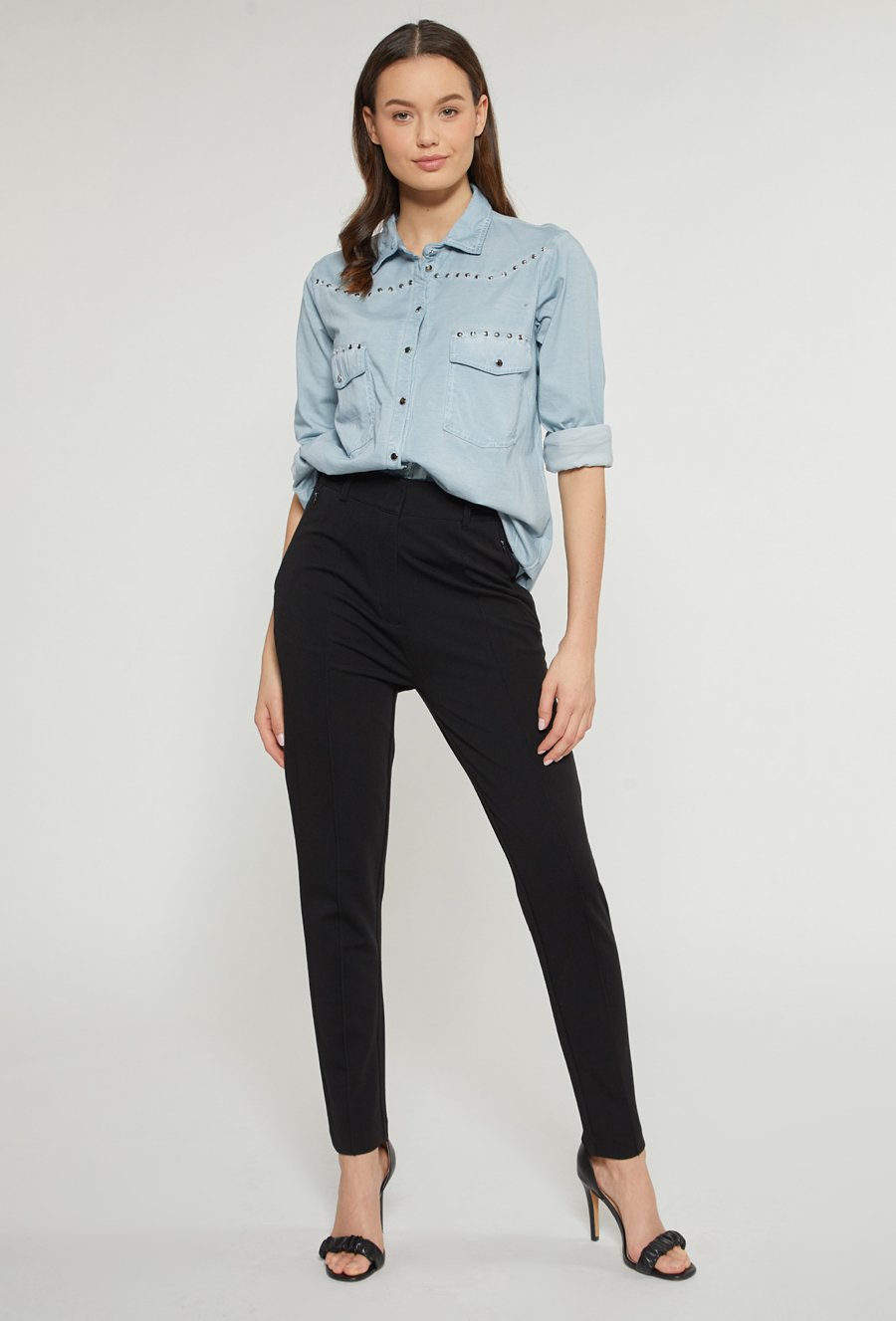 Koszula z dżetową aplikacją