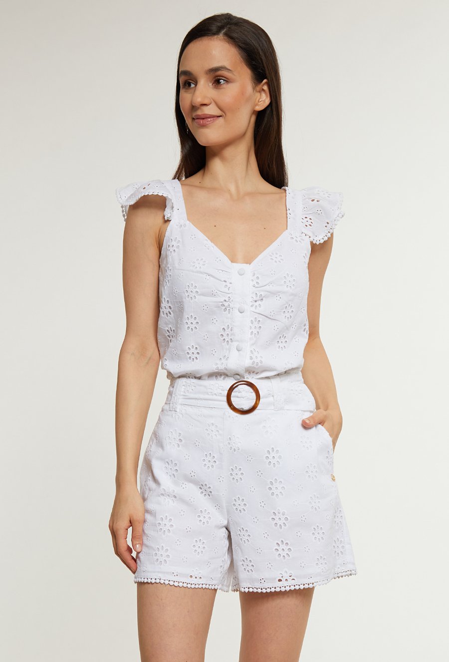 Ażurowe szorty damskie z paskiem