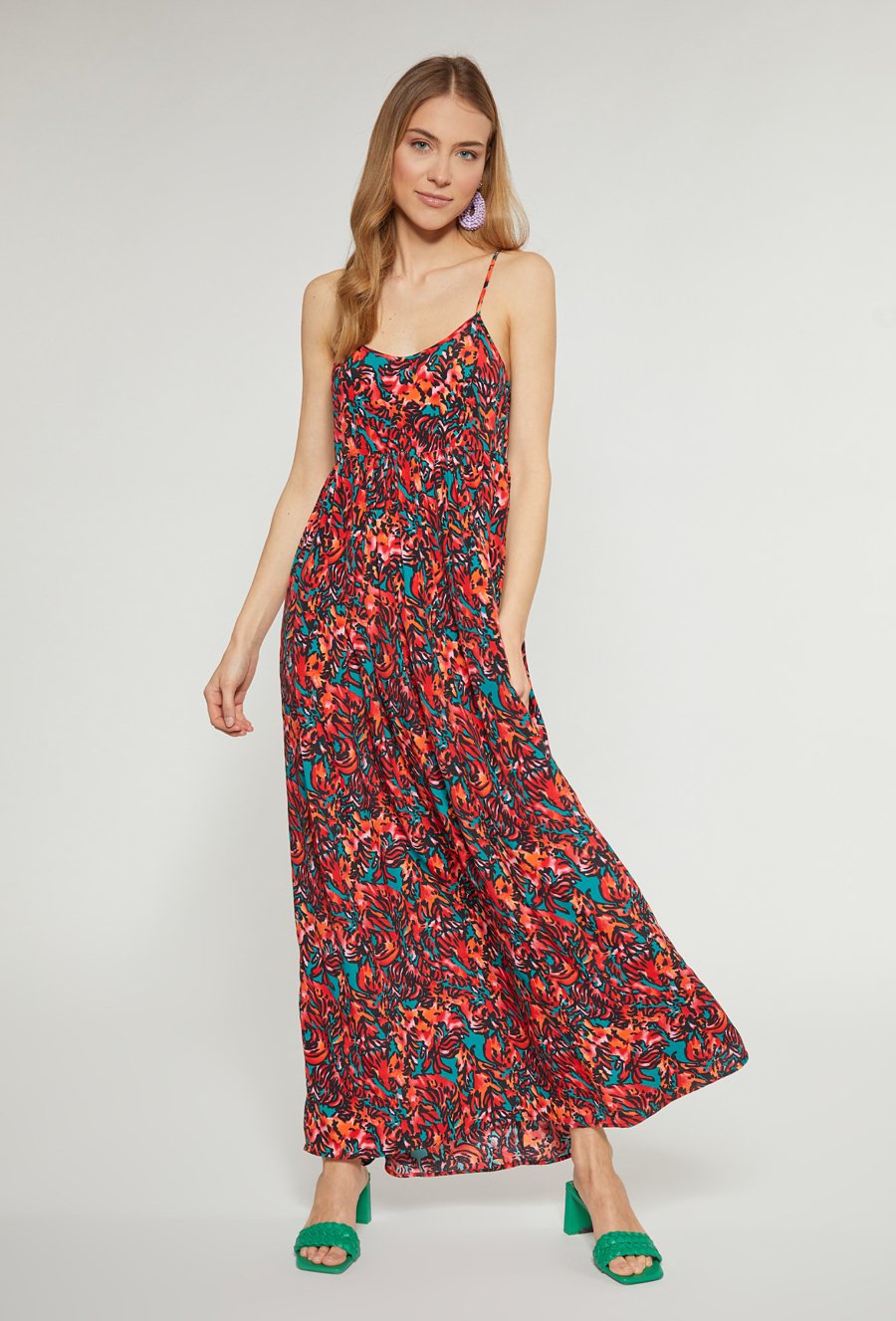 Długa sukienka na ramiączkach