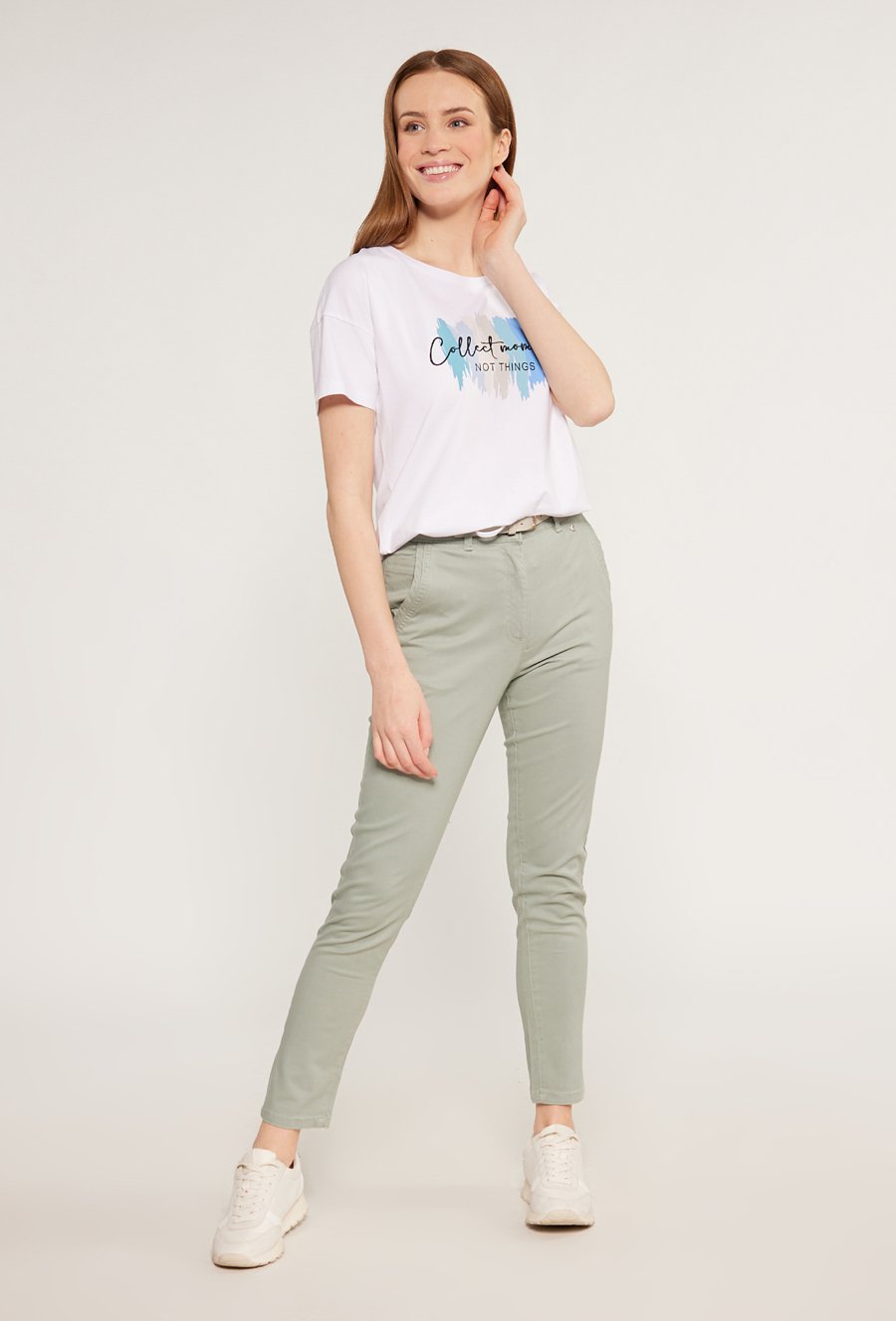 Materiałowe spodnie z paskiem