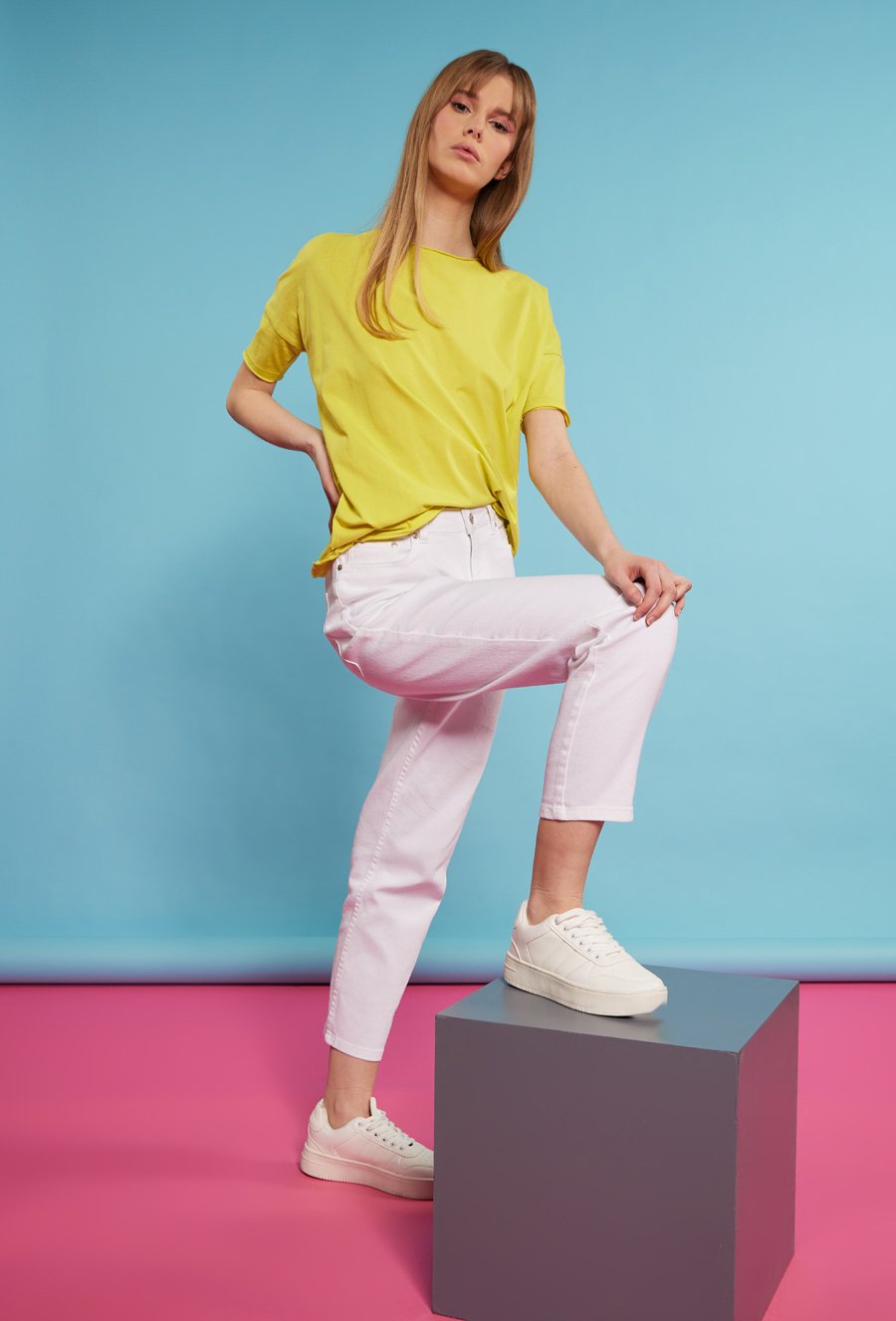 Klasyczny t-shirt damski