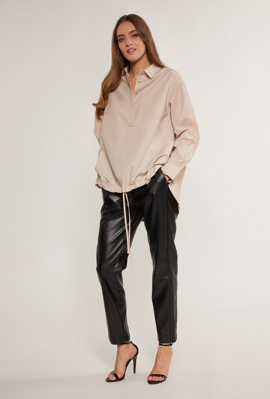 Koszulowa bluzka z wiązaniem