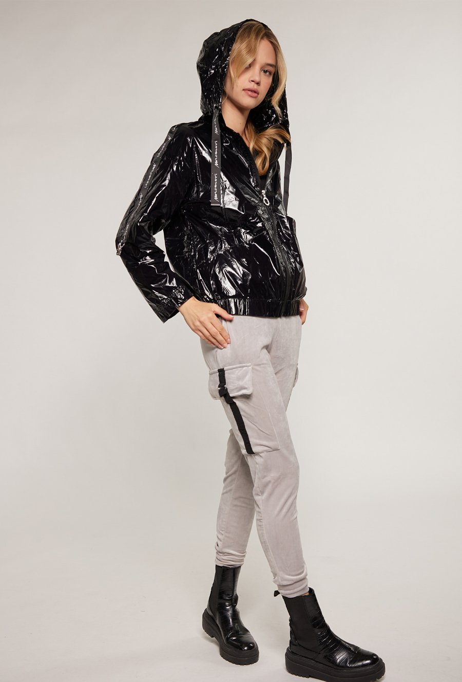 Kr&oacute;tka, przejściowa kurtka